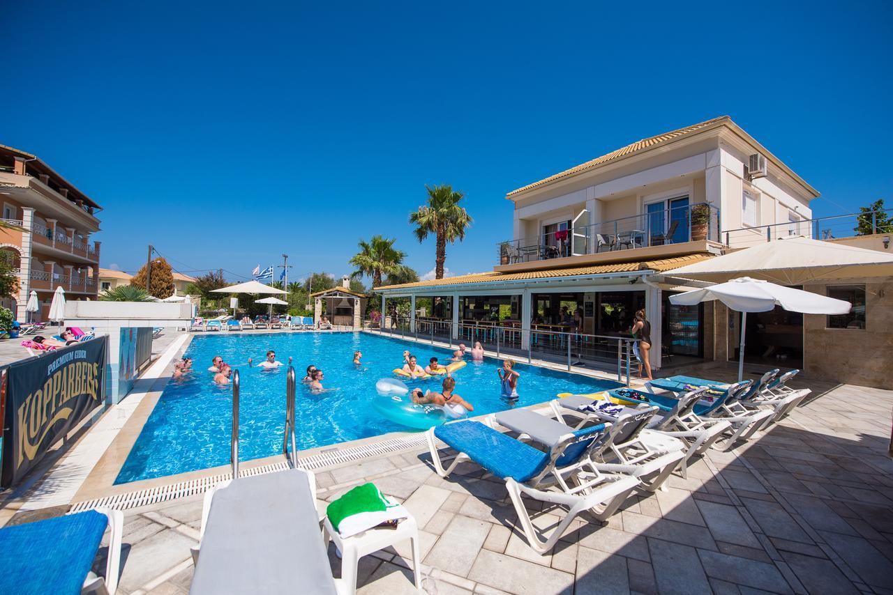 Kavos Plaza Hotel Extérieur photo