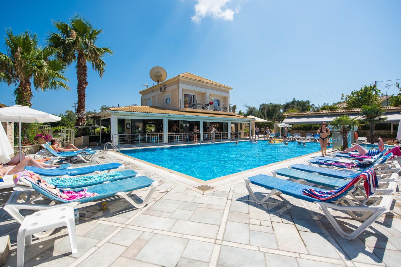 Kavos Plaza Hotel Extérieur photo