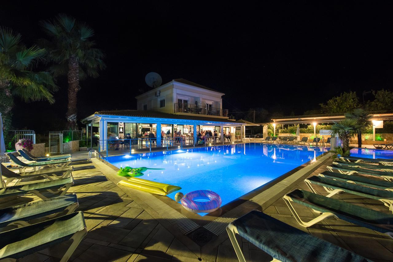 Kavos Plaza Hotel Extérieur photo